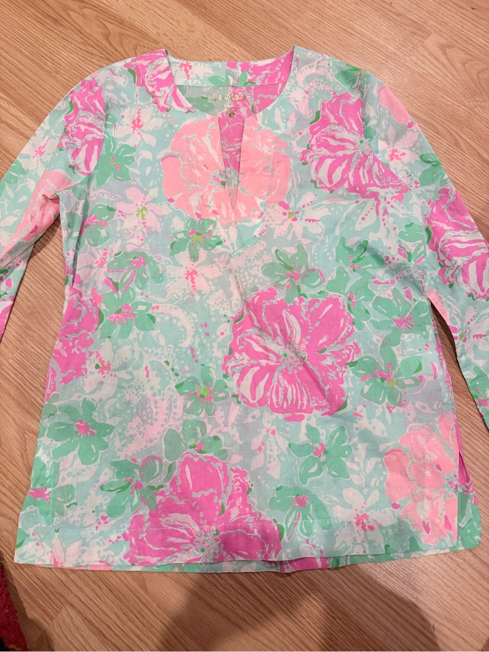 Lilly Pulitzer Amelia island tunic beach Pink & Mint Floral Split-Neck Blouse